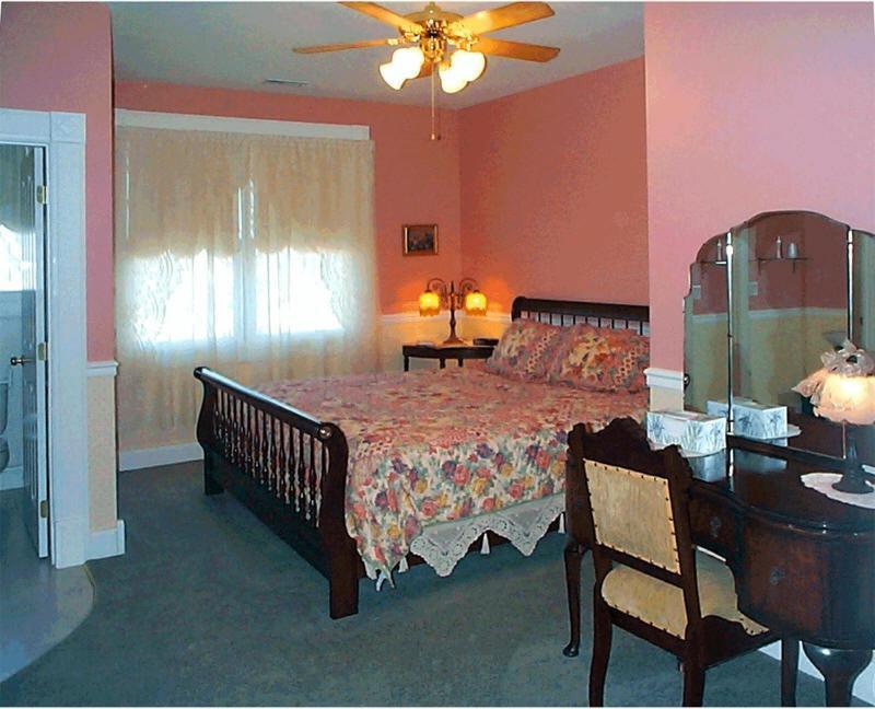 לורנס Victorian Veranda Country Inn חדר תמונה