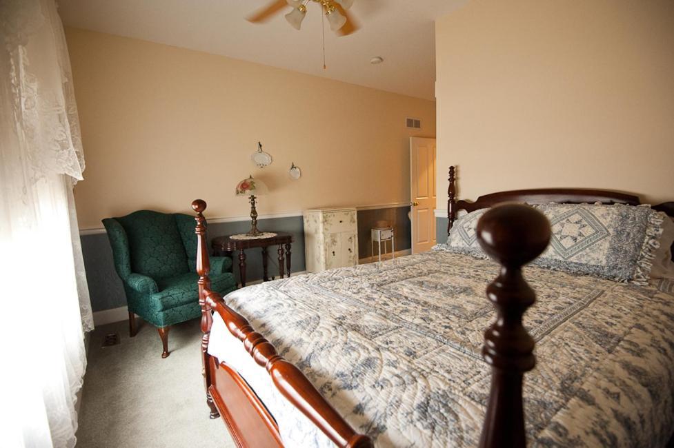 לורנס Victorian Veranda Country Inn חדר תמונה