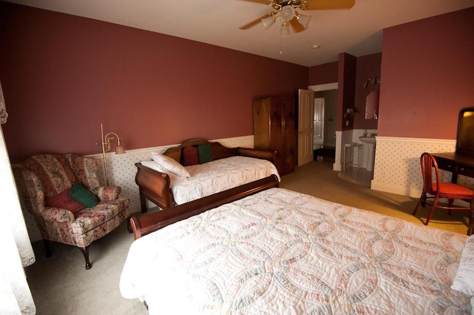לורנס Victorian Veranda Country Inn חדר תמונה