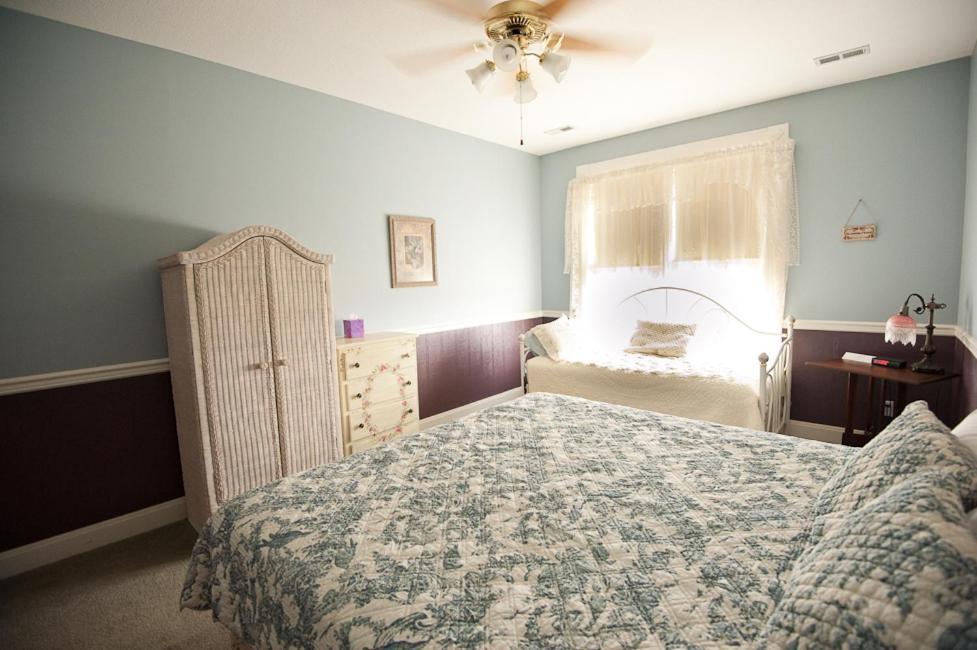 לורנס Victorian Veranda Country Inn חדר תמונה