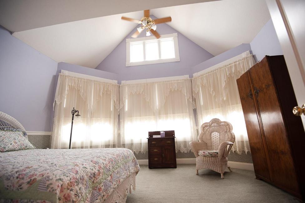 לורנס Victorian Veranda Country Inn חדר תמונה