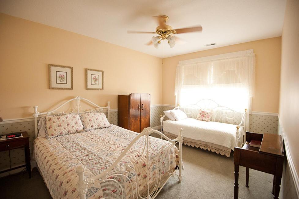 לורנס Victorian Veranda Country Inn חדר תמונה